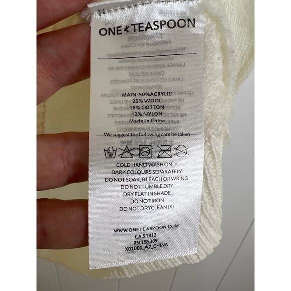 NWT One Teaspoon Shattered Crew Neck Sweater in Cream Size XXS Oversized - Picture 9 of 11